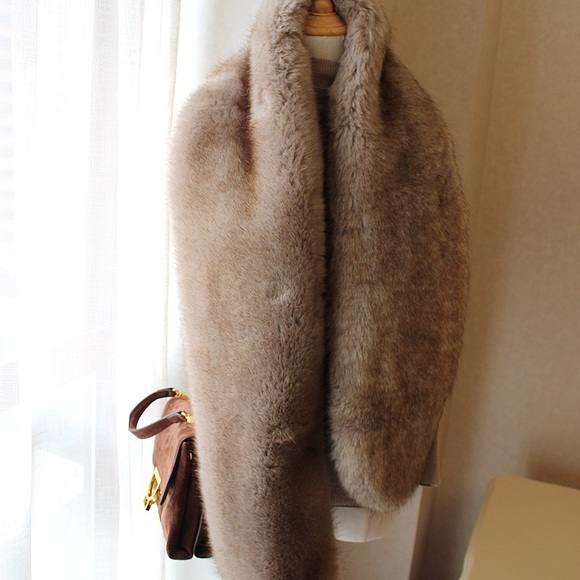 Faux Fur Scarf - Picture 3 of 3